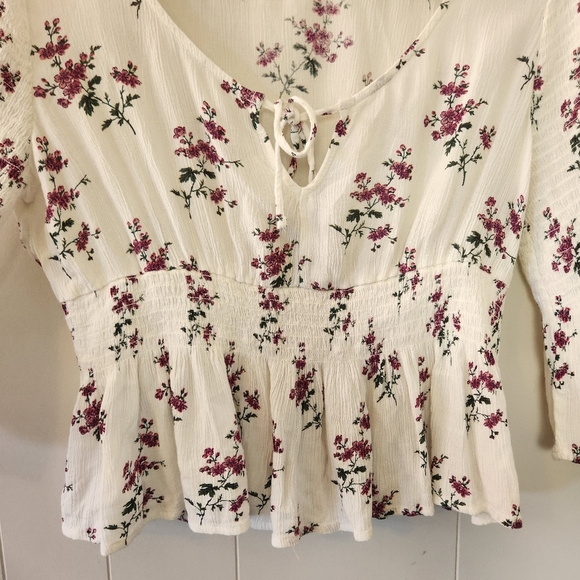 American Eagle White Smocked Floral Cottagecore White Top Bell 3/4 Sleeves Boho - Picture 4 of 8